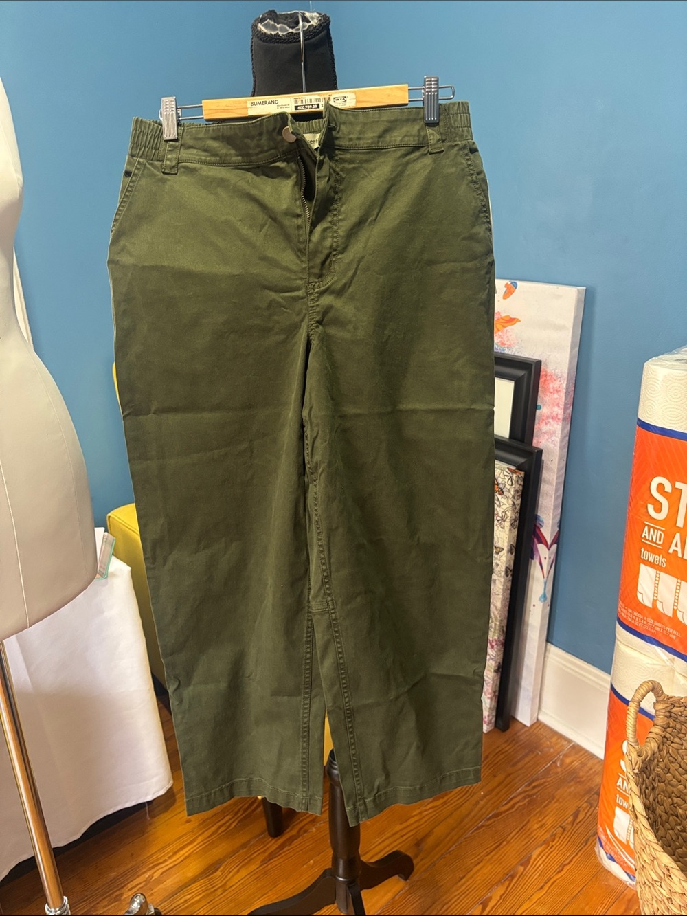 Woman  Olive Green Cotton Chino capris size medium with the elastic waistband